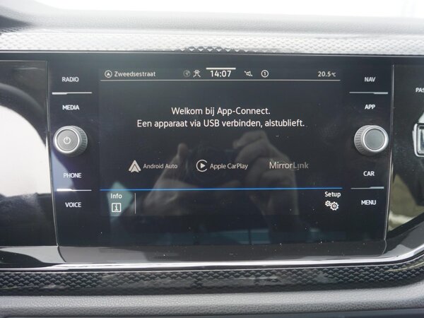 Apple Carplay/Android Auto Apple Carplay/Android Auto