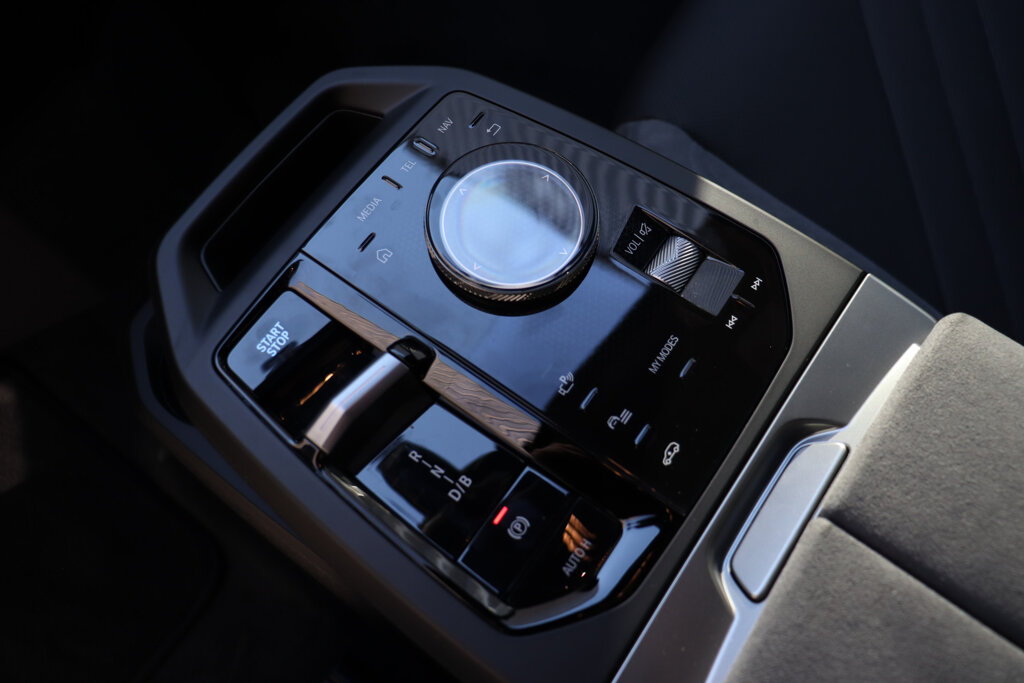 BMW iX 13