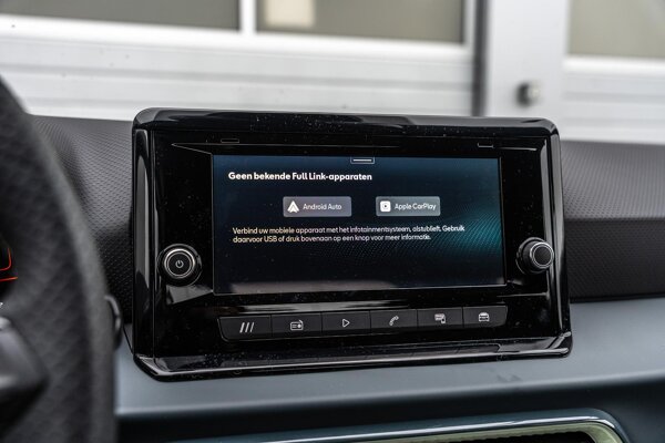 Apple Carplay/Android Auto Apple Carplay/Android Auto