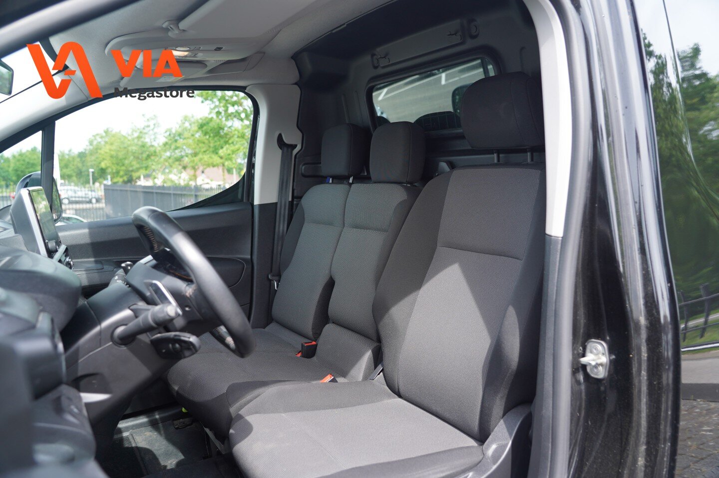 Peugeot Partner 1.5 | Premium | Trekhaak | Bullbars | Velgjes | Camera | Navi | Cruise | Full Color! - Afbeelding 4