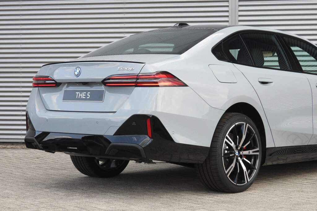 BMW i5 40