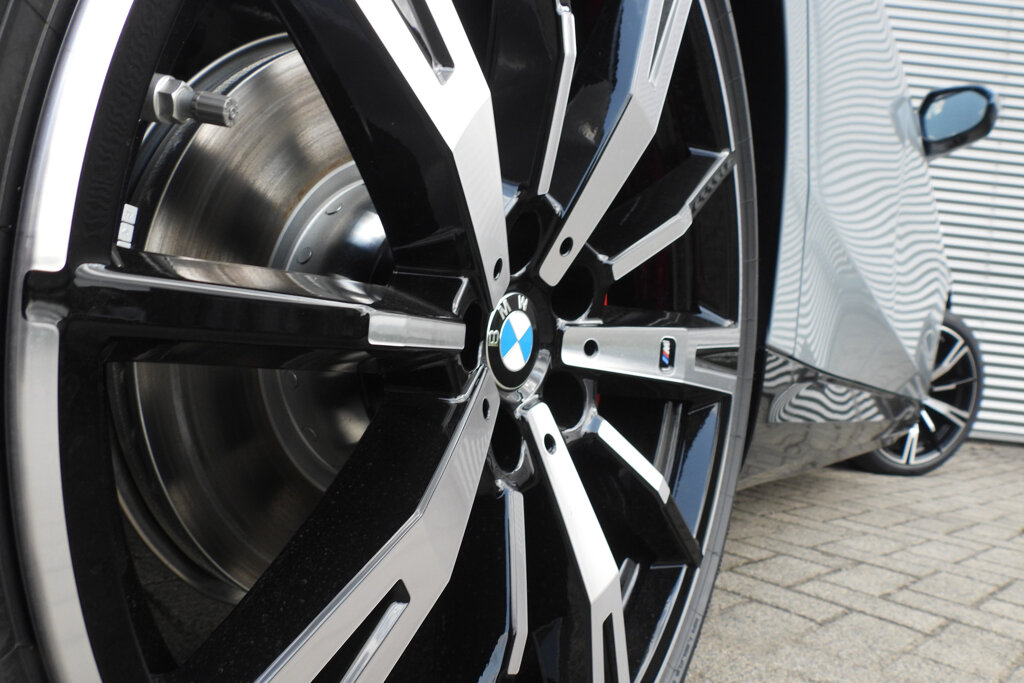 BMW i5 41