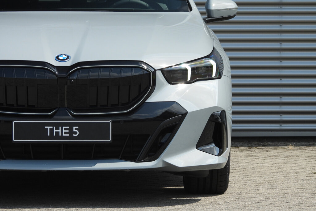 BMW i5 12