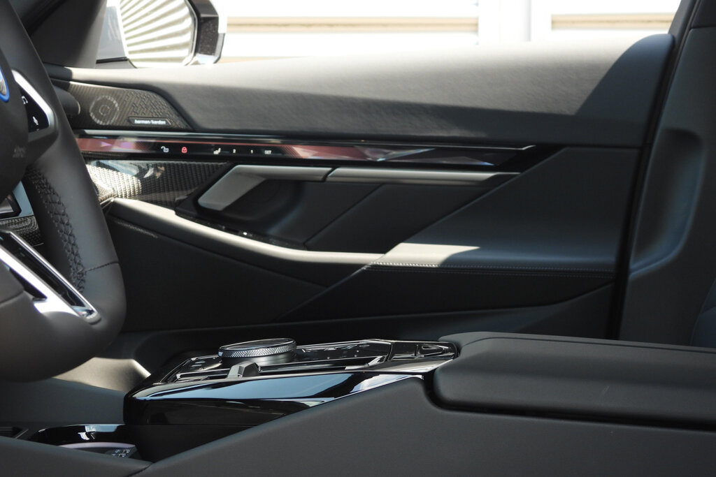 BMW i5 17