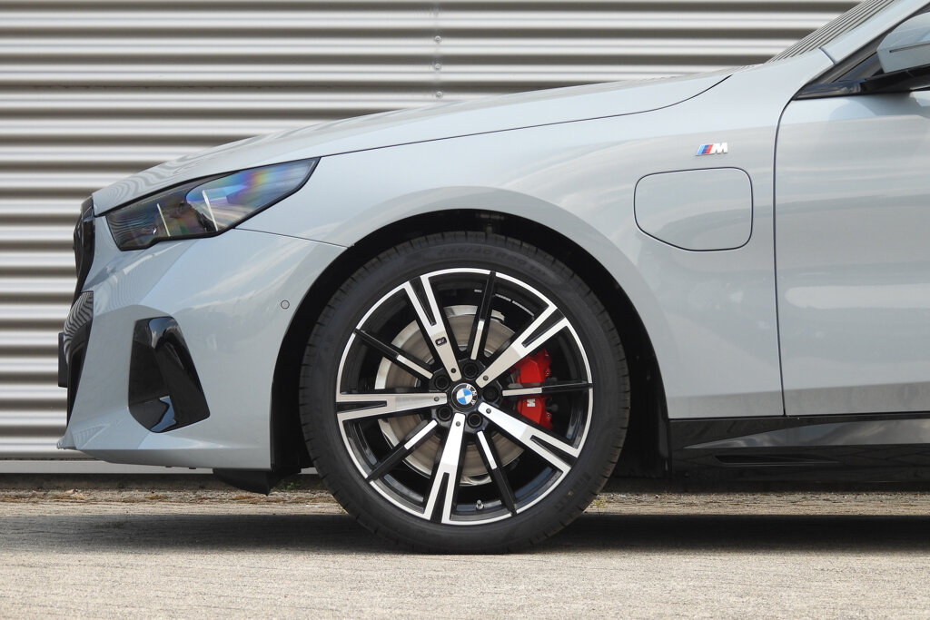 BMW i5 19