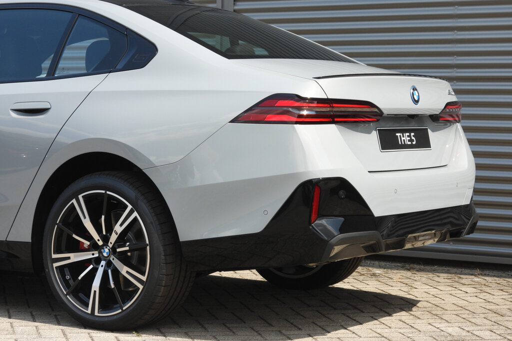 BMW i5 21