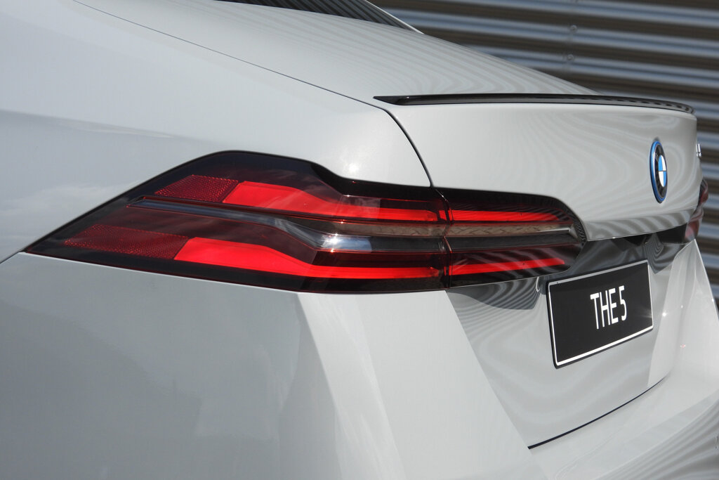 BMW i5 22