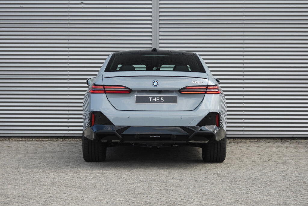 BMW i5 27