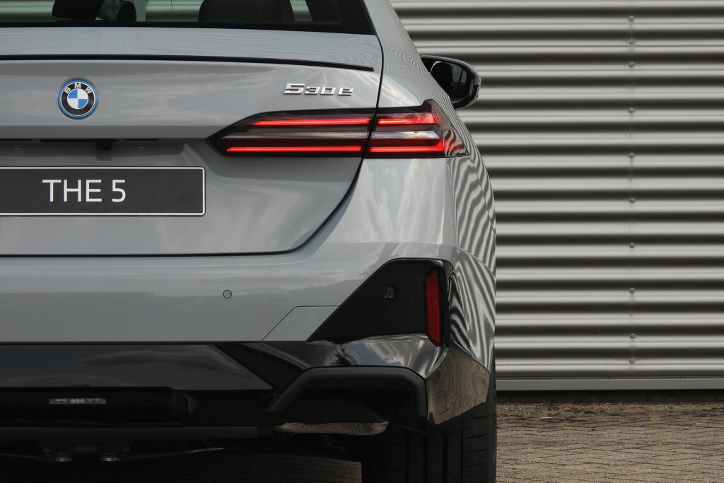 BMW i5 28