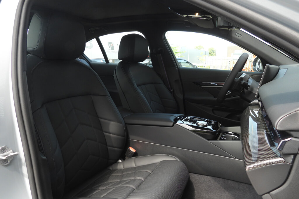 BMW i5 29