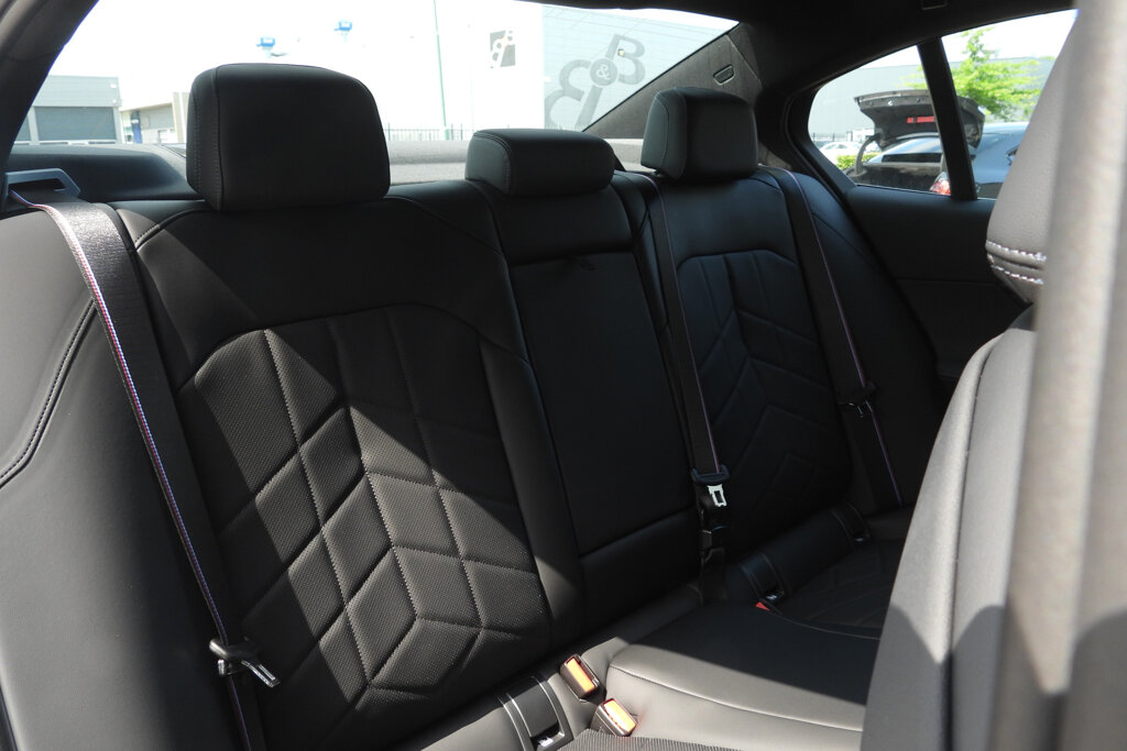 BMW i5 31