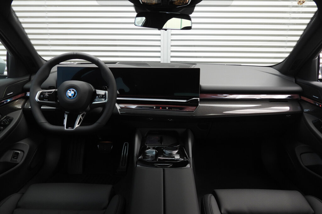 BMW i5 34