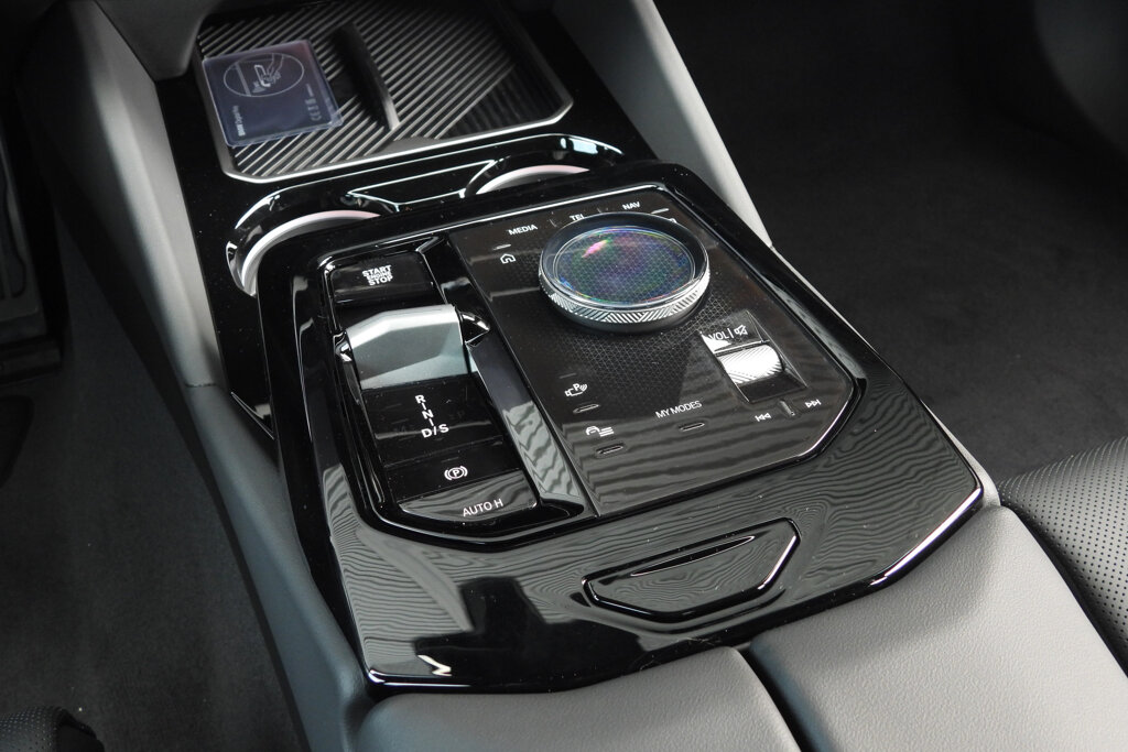 BMW i5 36