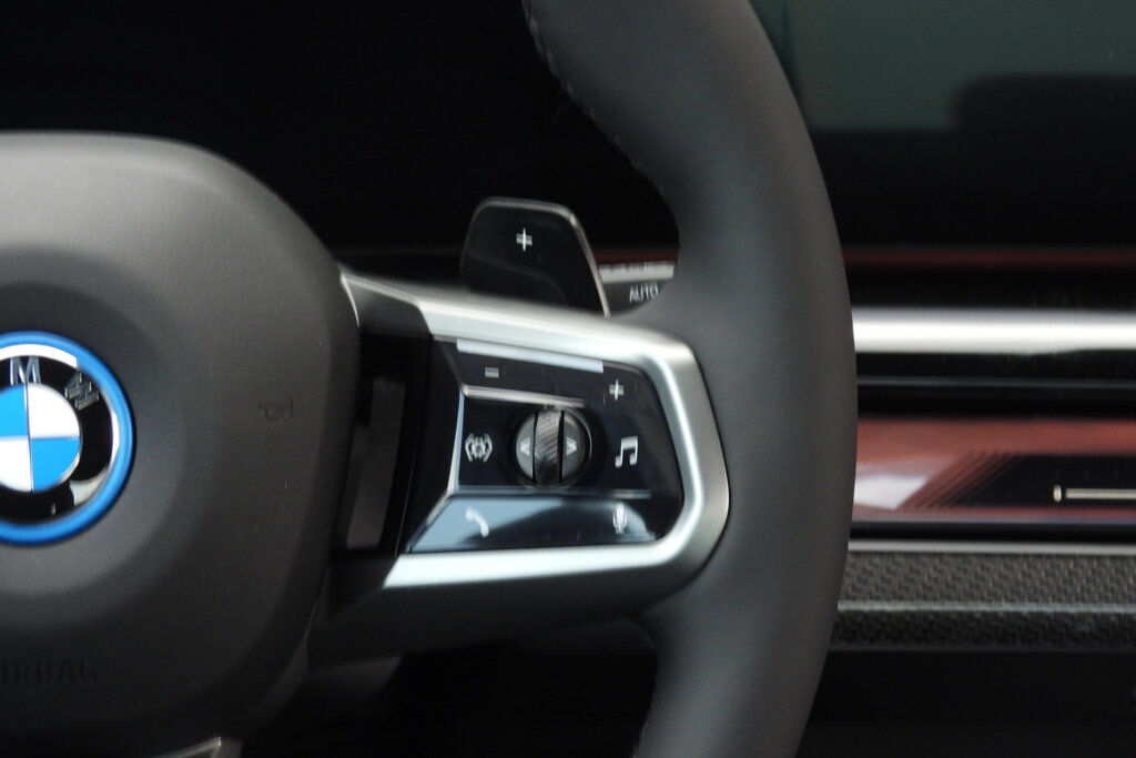 BMW i5 38