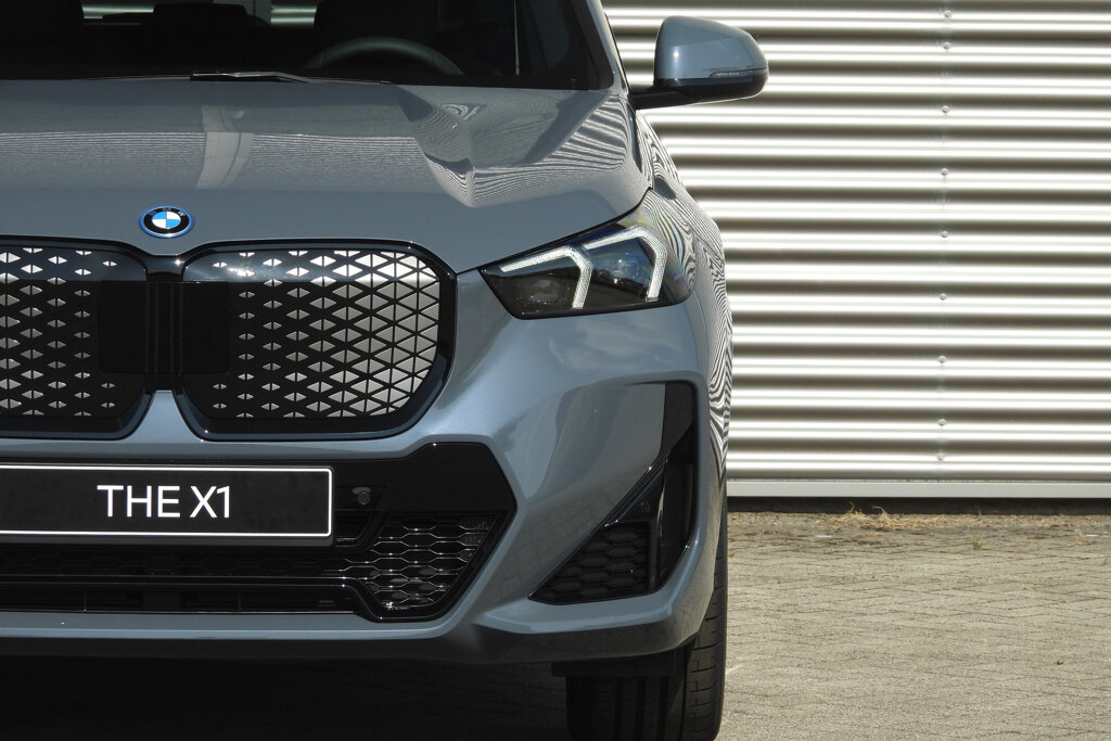 BMW iX1 12