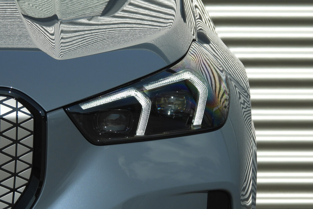 BMW iX1 13