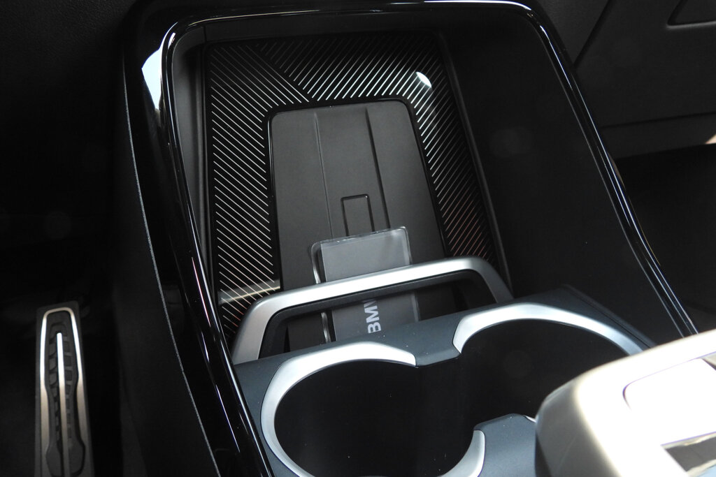 BMW iX1 21