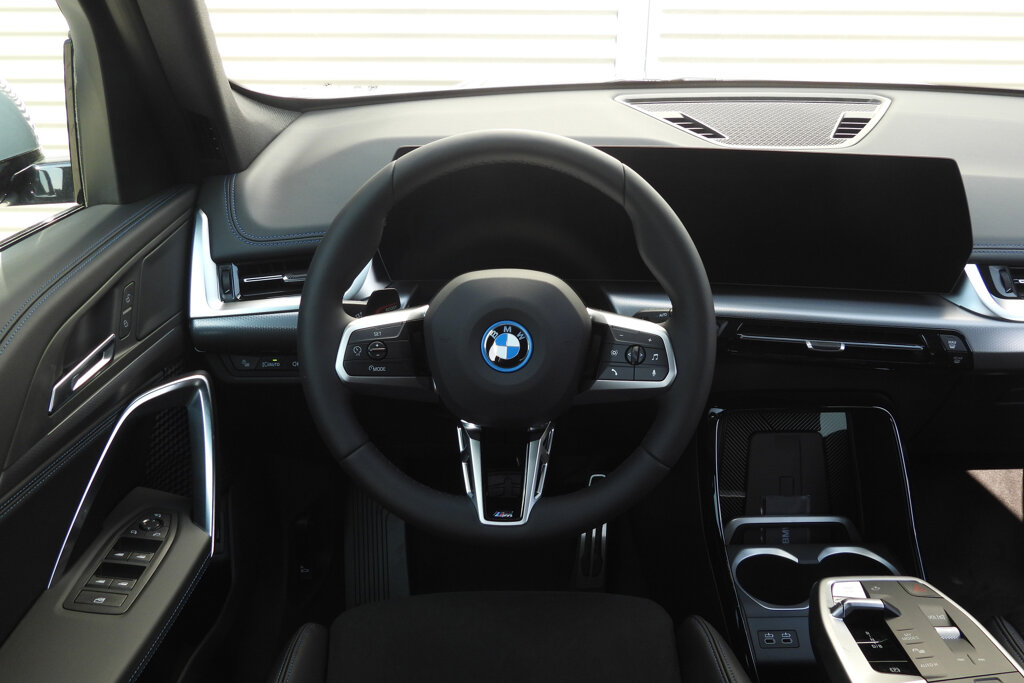 BMW iX1 29