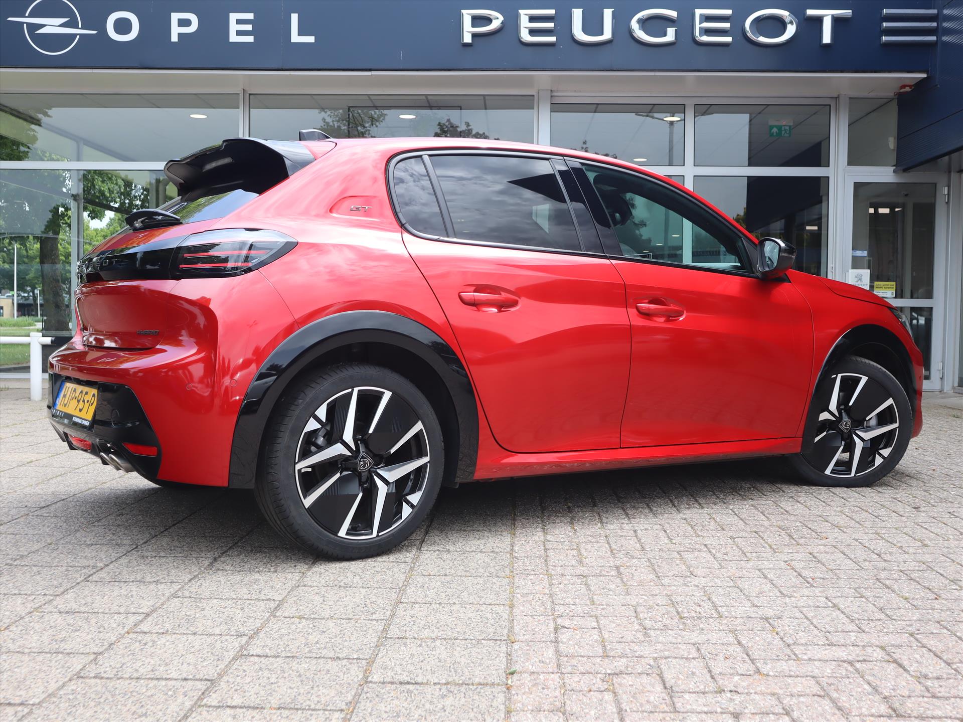 Peugeot 208 GT HYBRID 145pk e-DCS6 automaat, Rijklaarprijs, Camera voor en achter Adaptieve cruise control Keyless entry & start - Afbeelding 4