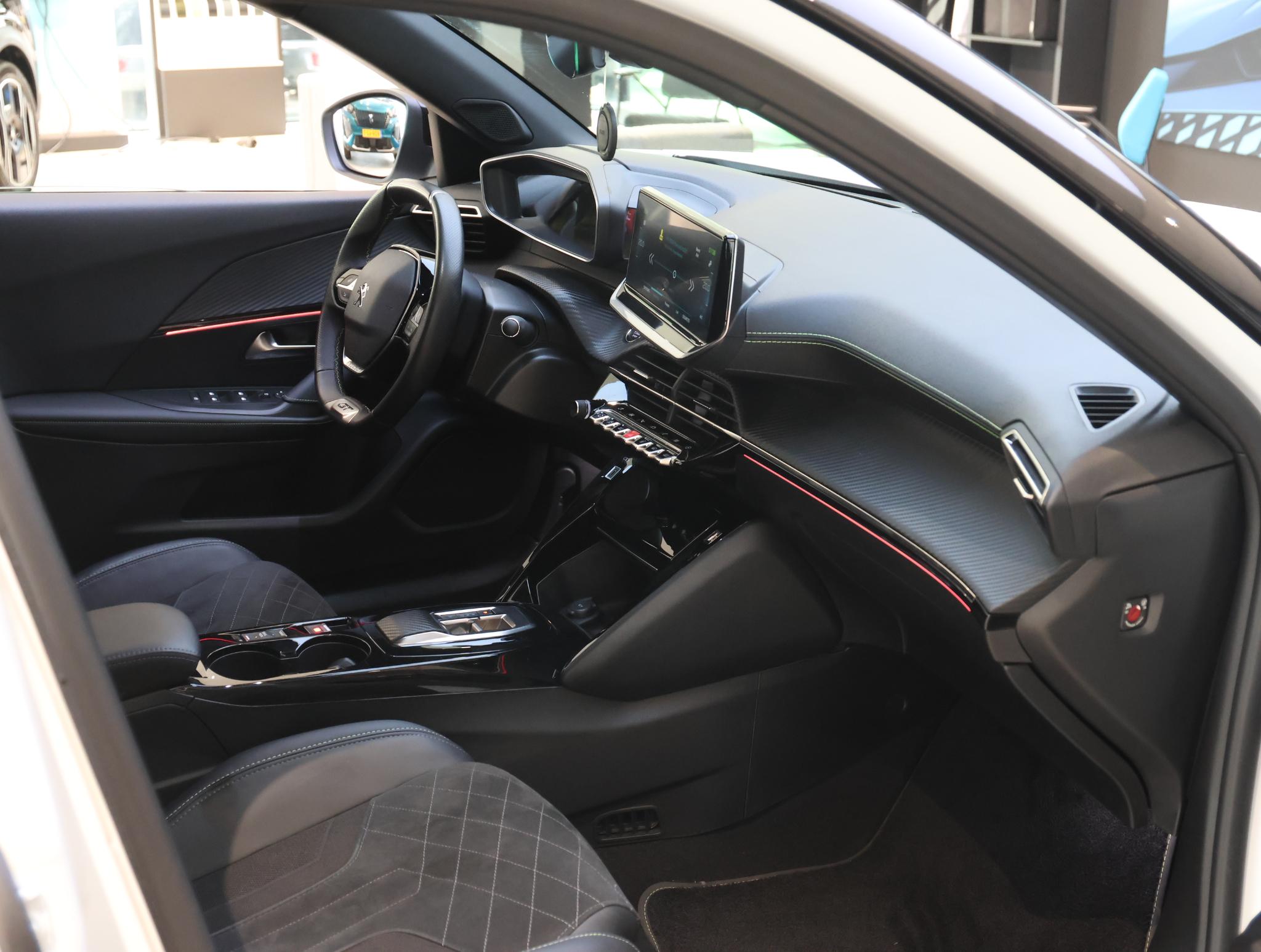 Peugeot e-2008