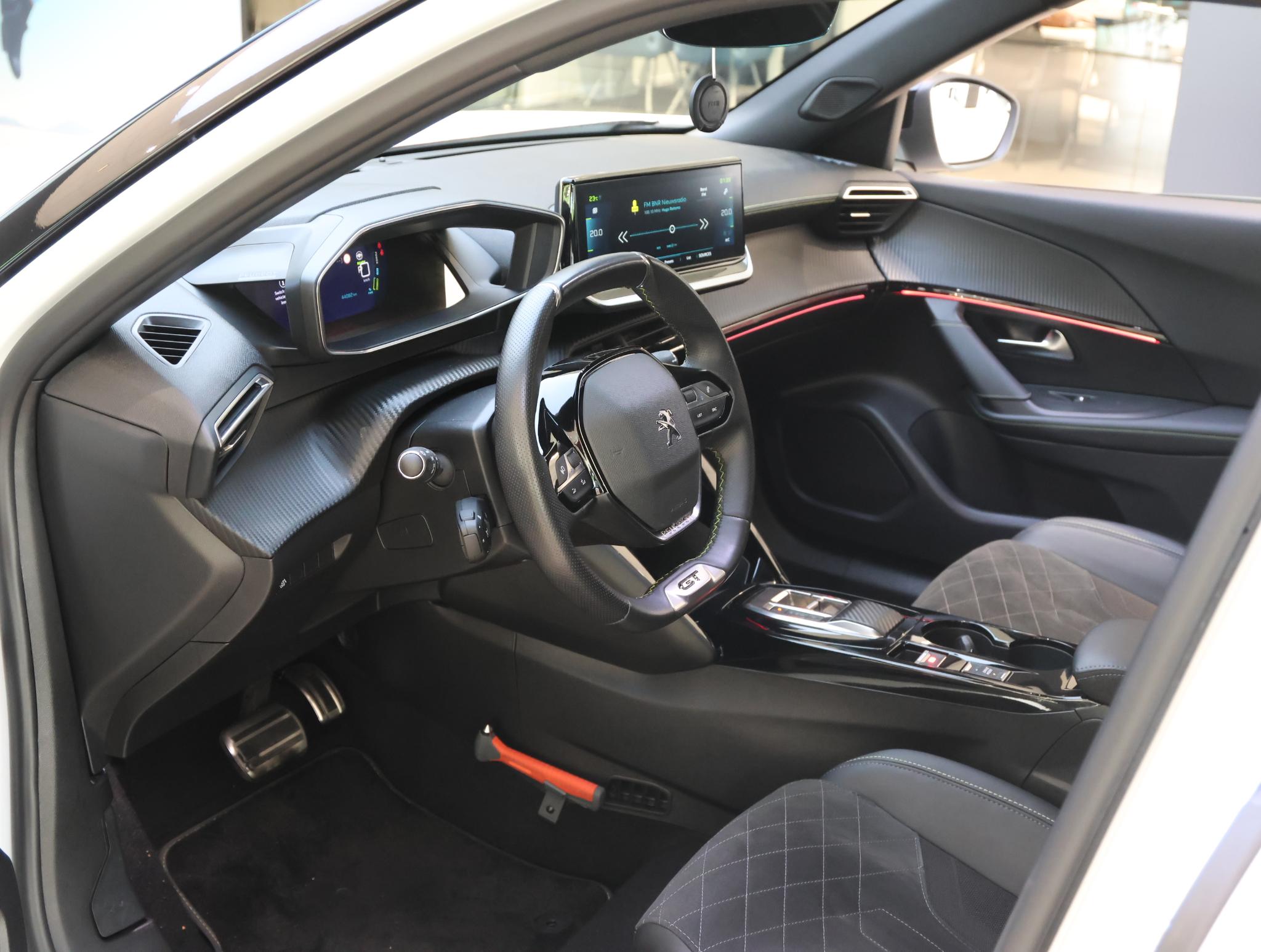 Peugeot e-2008