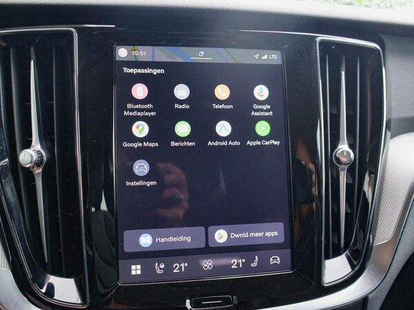 Apple Carplay/Android Auto Apple Carplay/Android Auto