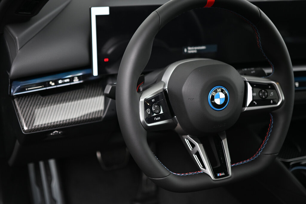 BMW i5 12