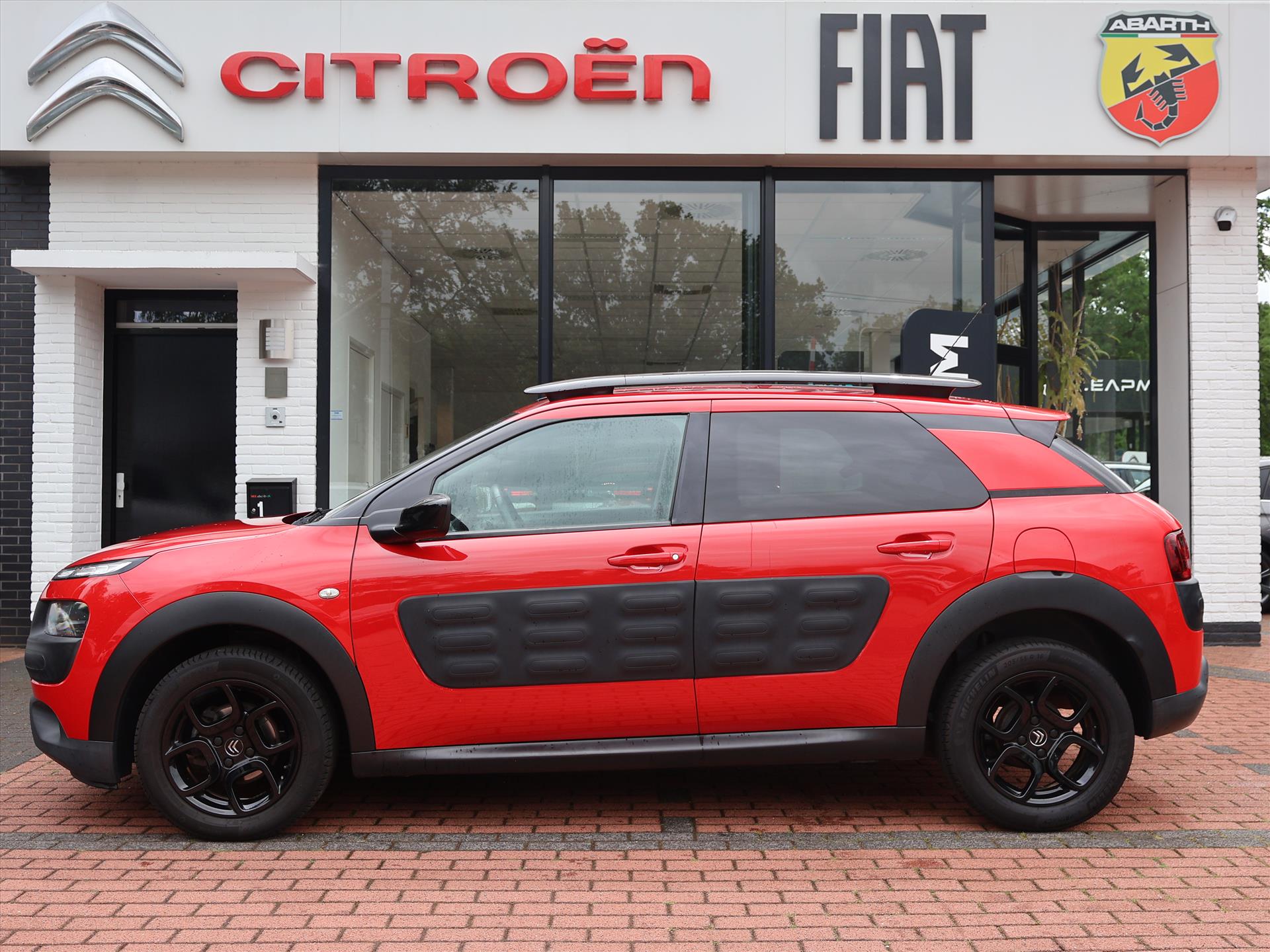 Citroën C4 Cactus PureTech 82PK Airdream ETG5 Automaat Shine, Rijklaarprijs | Navigatie | Camera | Parkeersensoren | Lichtmetalen wielen - Afbeelding 2