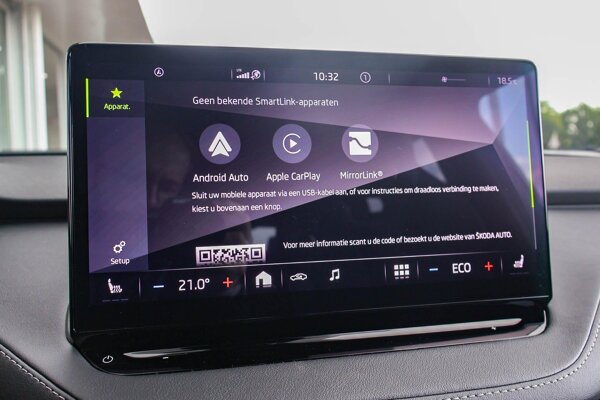 Apple Carplay/Android Auto Apple Carplay/Android Auto