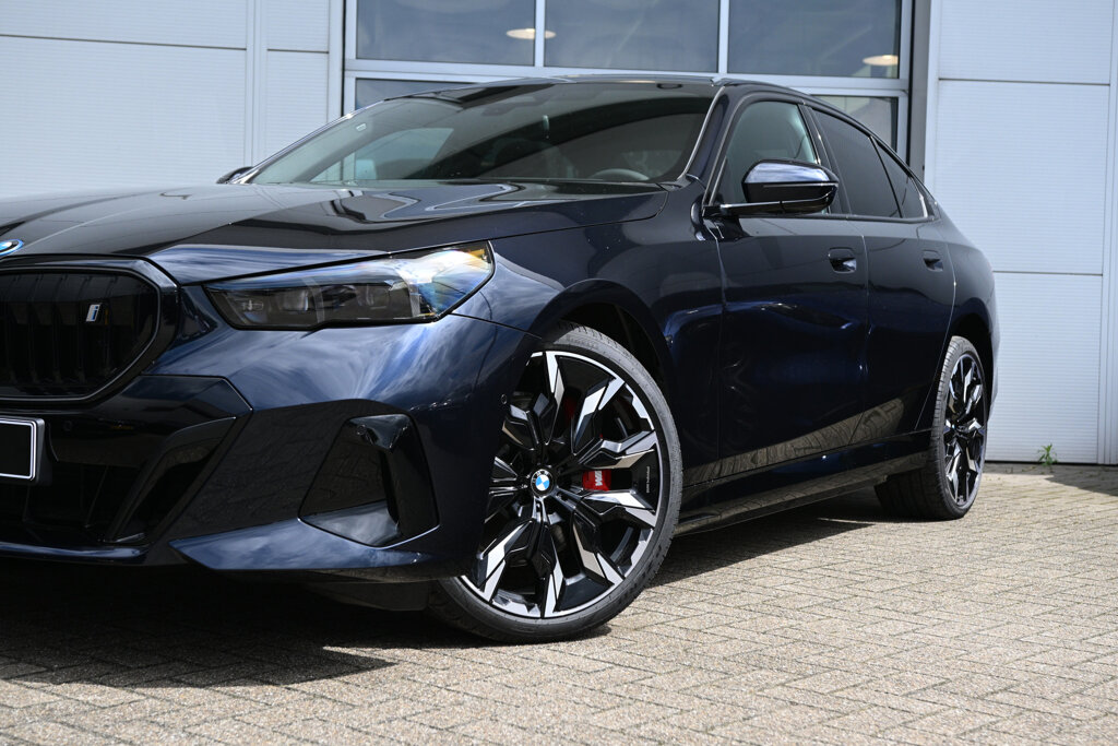 BMW i5 17