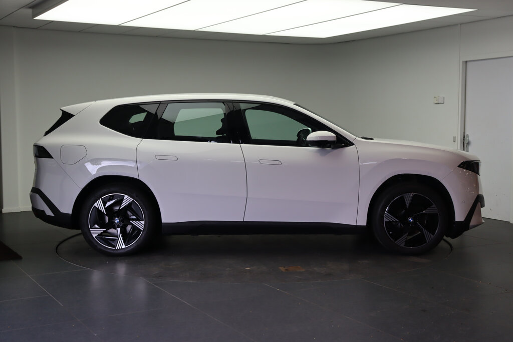 BMW iX3 5