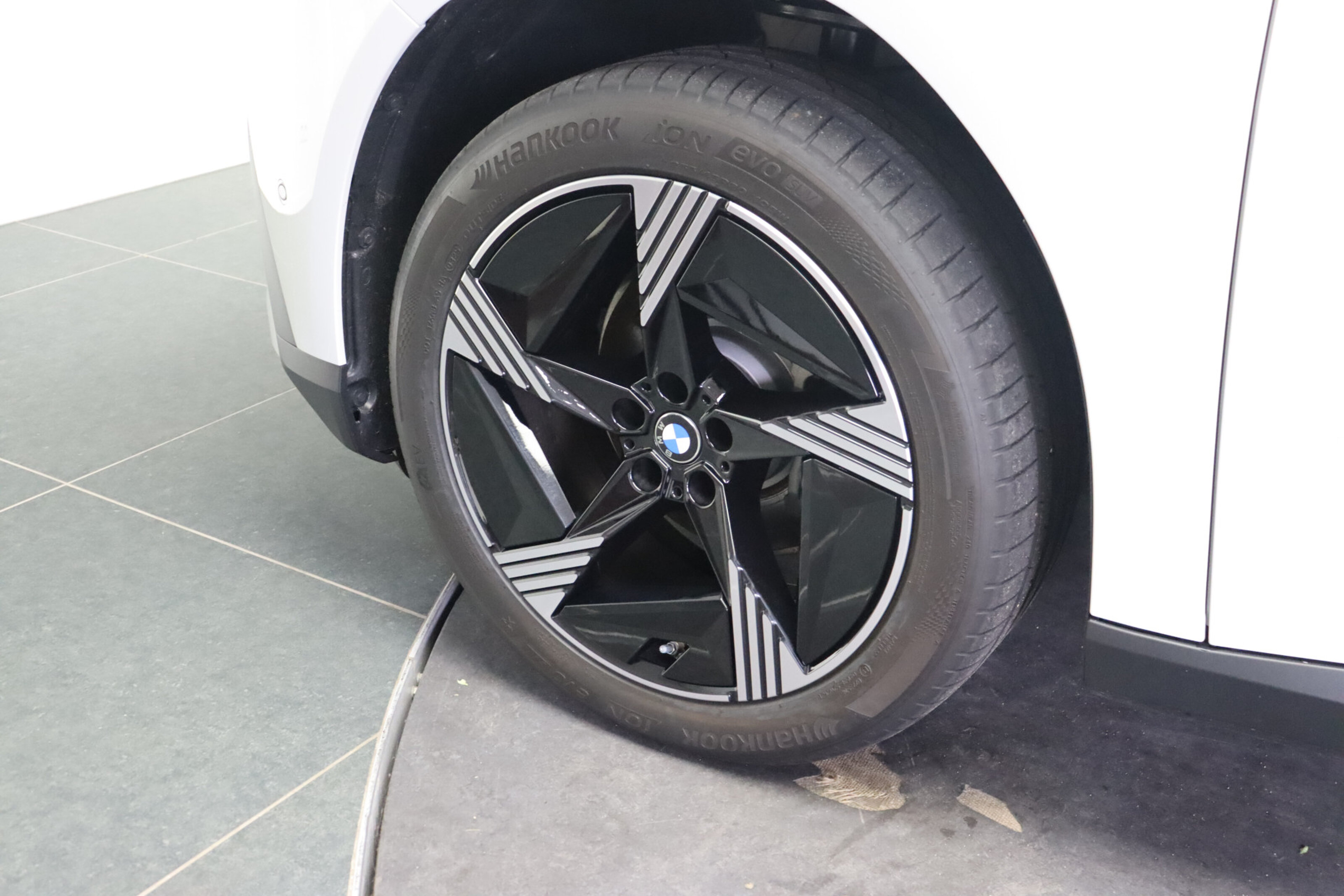 BMW iX3 8
