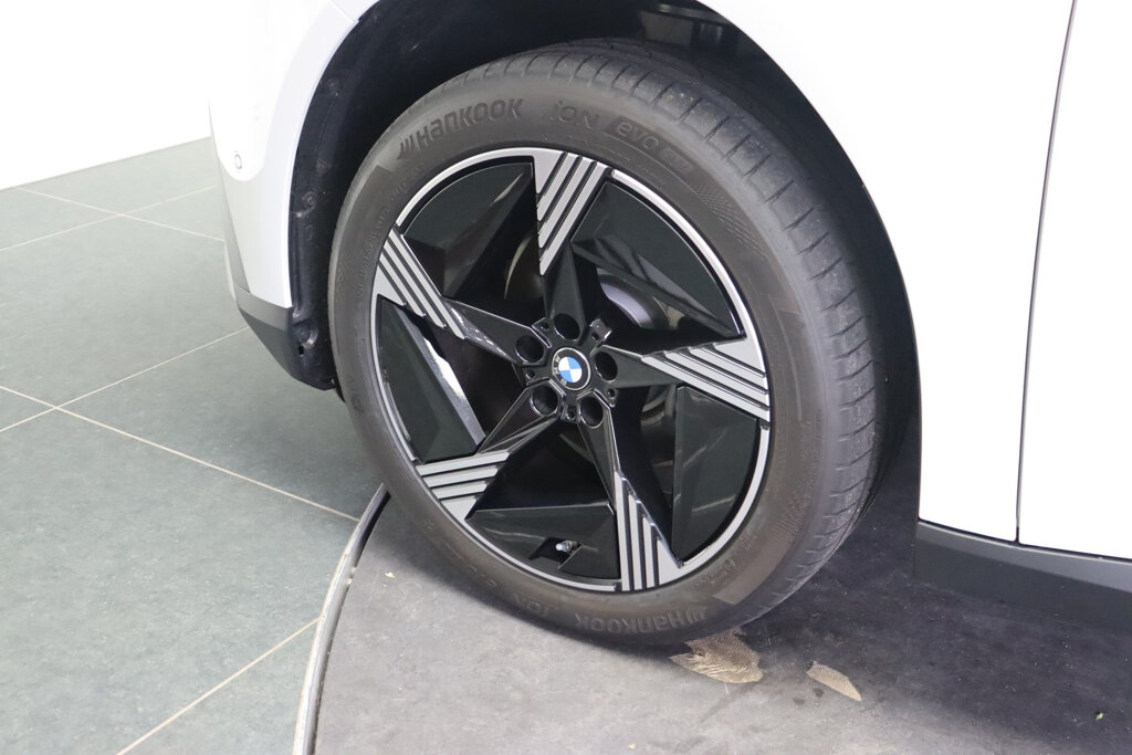 BMW iX3 8