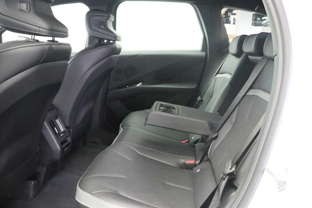 BMW iX3 23