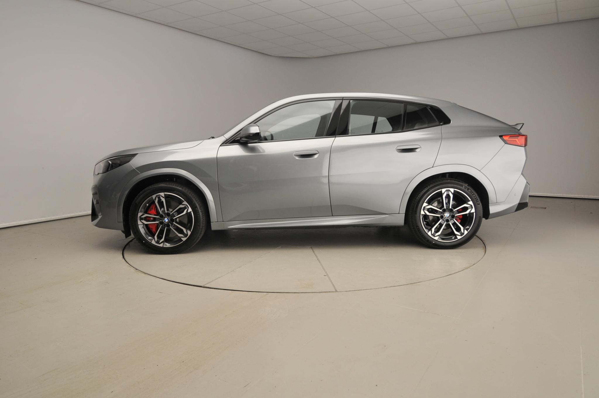 BMW iX2 eDrive20 - Afbeelding 2
