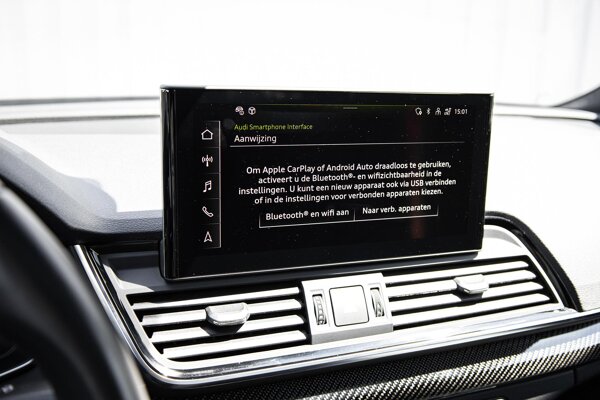 Apple Carplay/Android Auto Apple Carplay/Android Auto