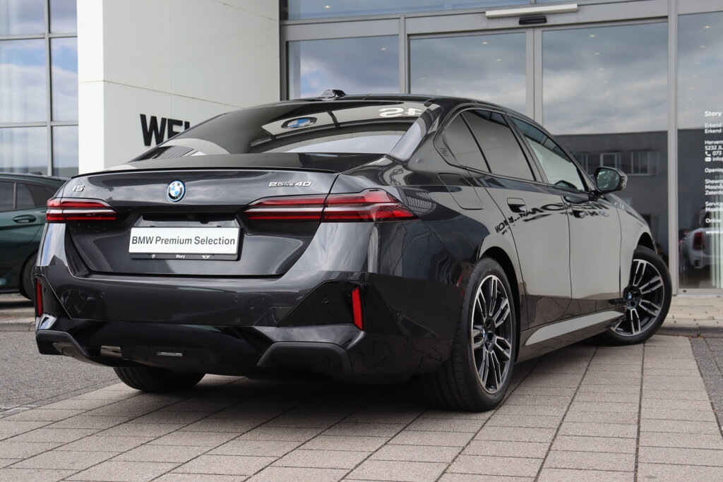 BMW i5 10