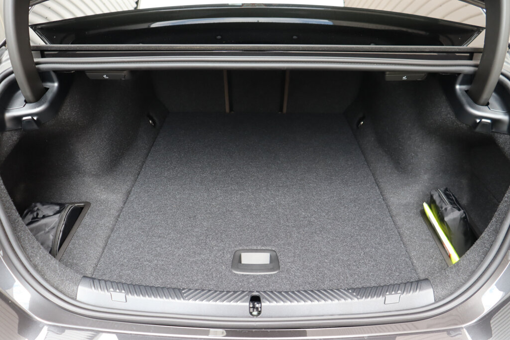 BMW i5 23