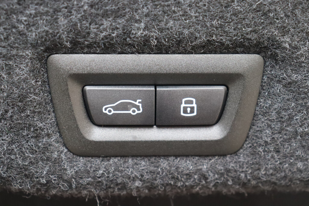 BMW i5 24