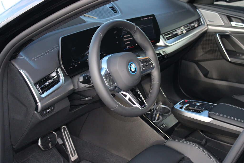 BMW iX2 4