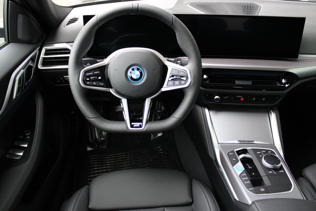BMW i4 6