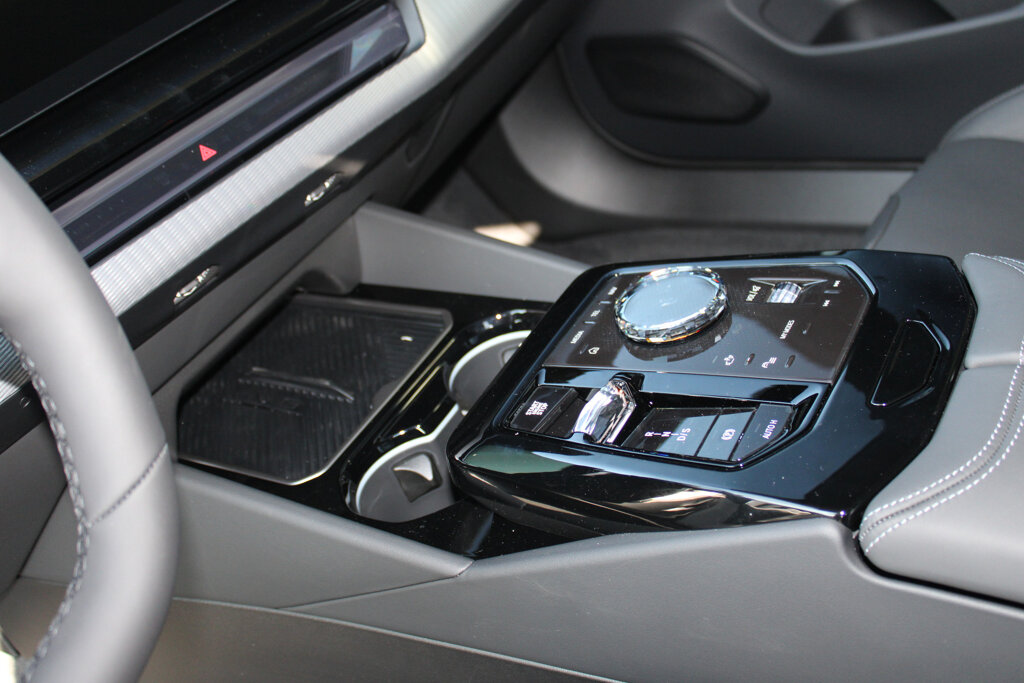 BMW i4 18