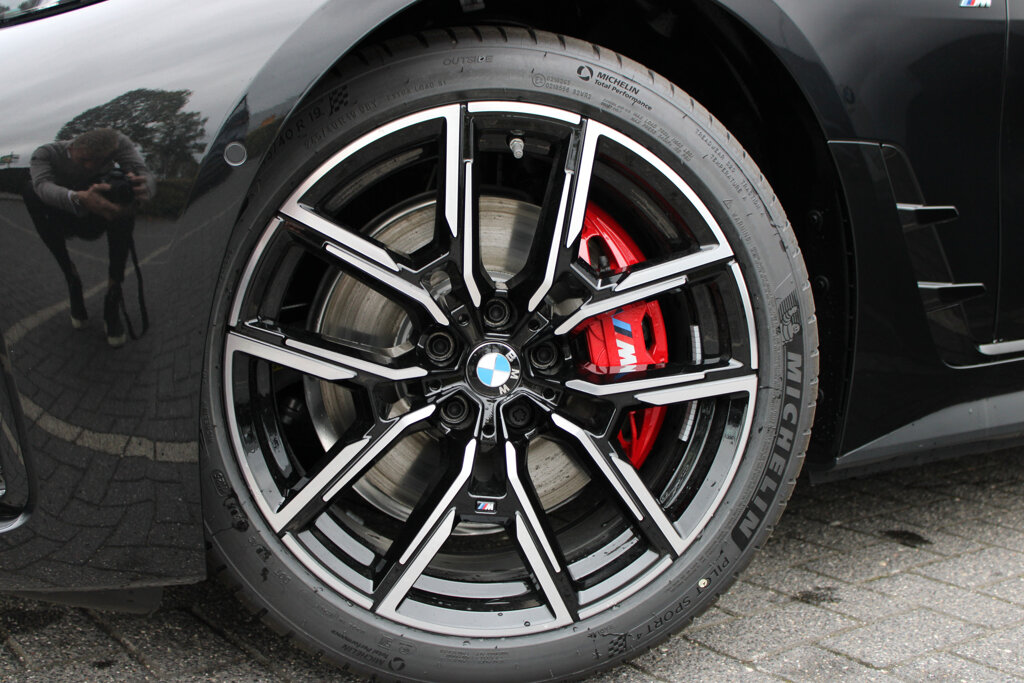 BMW i4 21
