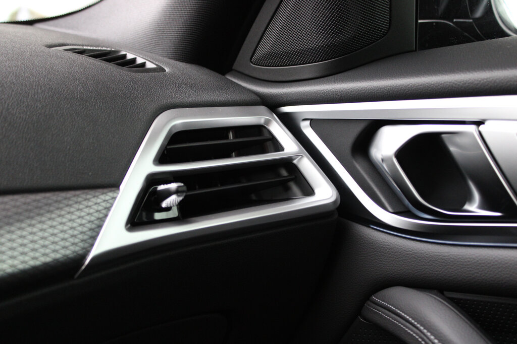 BMW i4 27