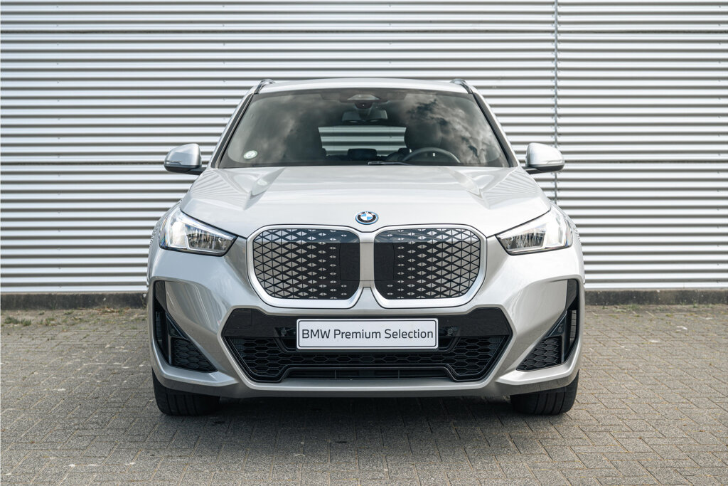 BMW iX1 6