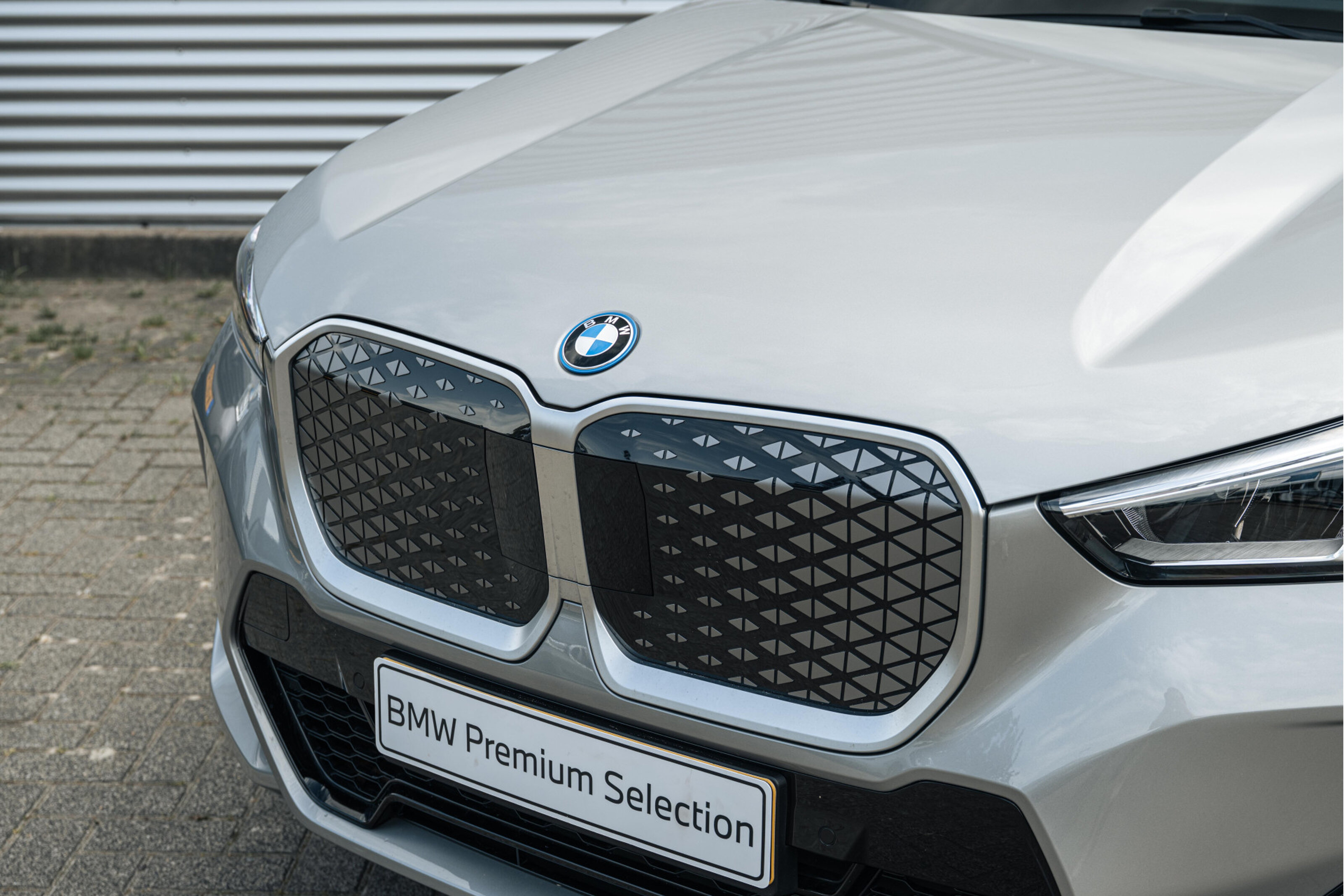 BMW iX1 8