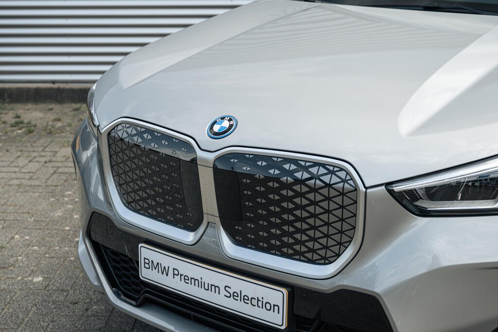 BMW iX1 8