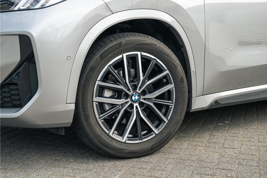 BMW iX1 10