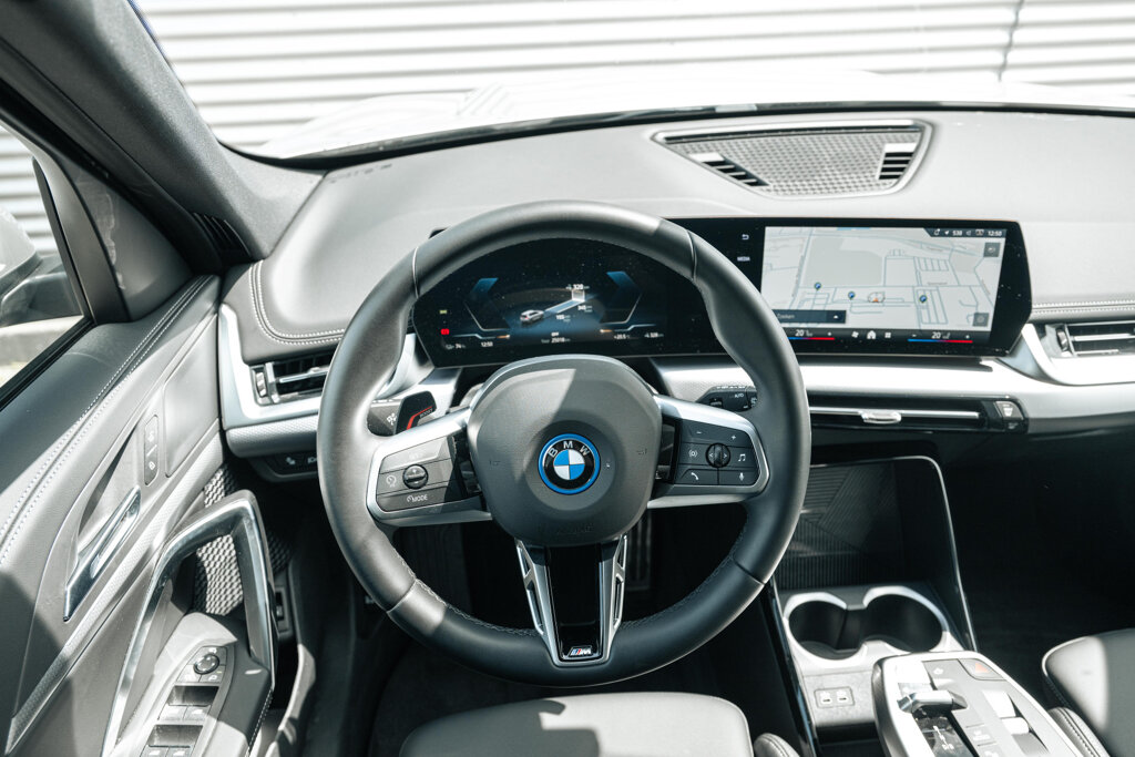 BMW iX1 26