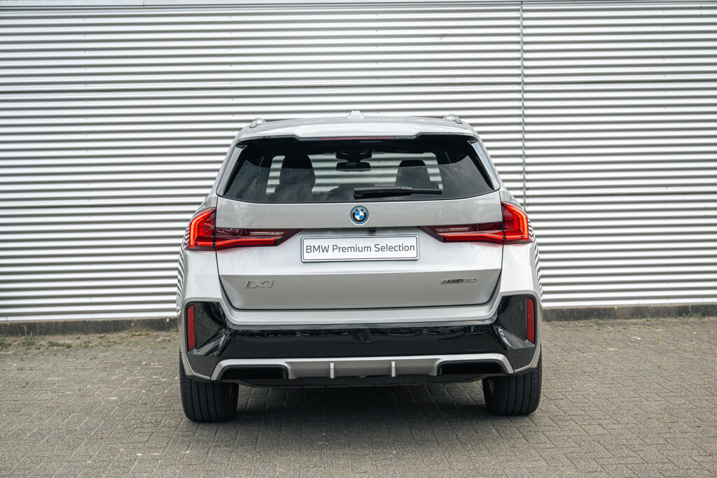 BMW iX1 28